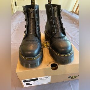 Dr. Marten Sinclair boots women’s size 8